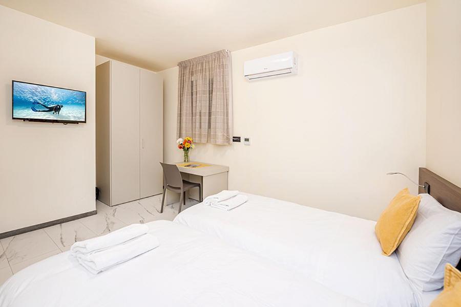 Atlantis Holiday Suites Marsalforn Bagian luar foto