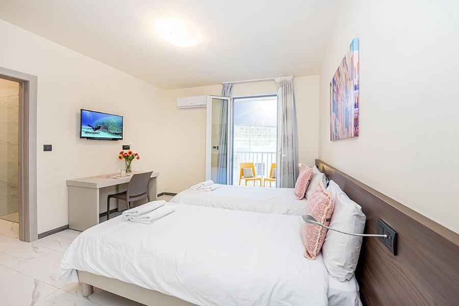 Atlantis Holiday Suites Marsalforn Bagian luar foto