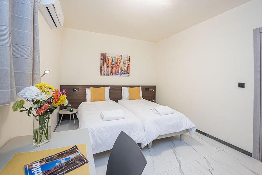 Atlantis Holiday Suites Marsalforn Bagian luar foto