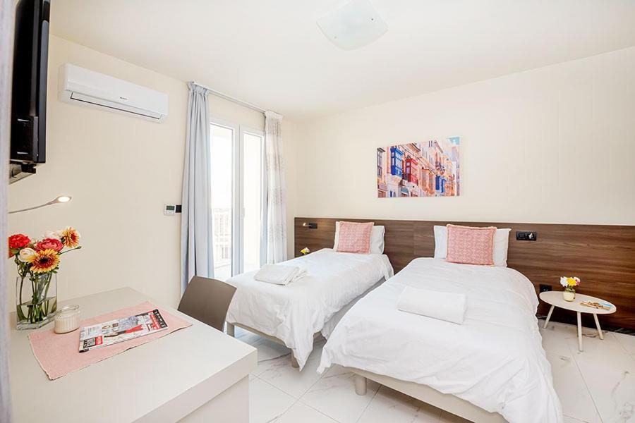 Atlantis Holiday Suites Marsalforn Bagian luar foto